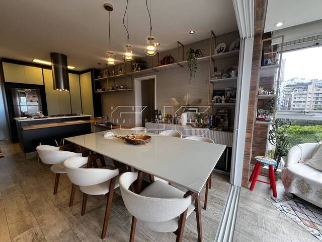 #64 - Apartamento para Venda em Santos - SP